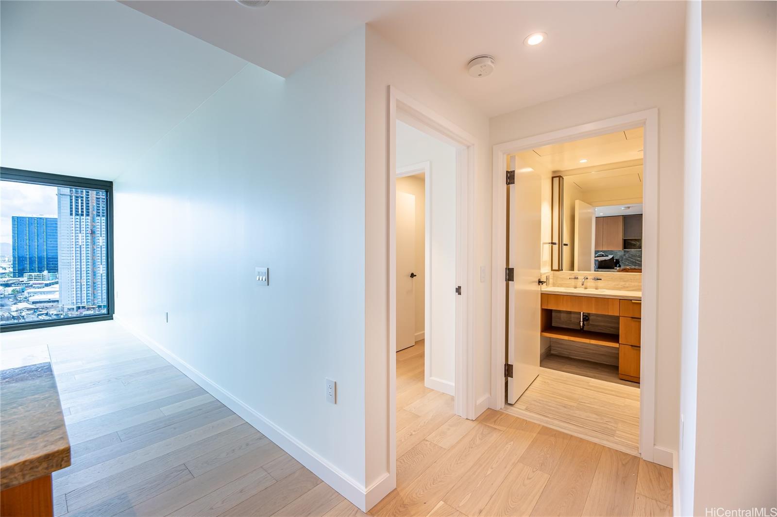 Victoria Place condo # 1707, Honolulu, Hawaii - photo 5 of 25