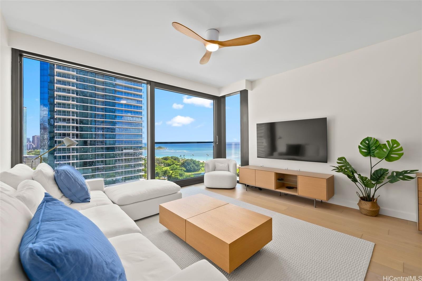 Victoria Place condo # 1710, Honolulu, Hawaii - photo 3 of 25