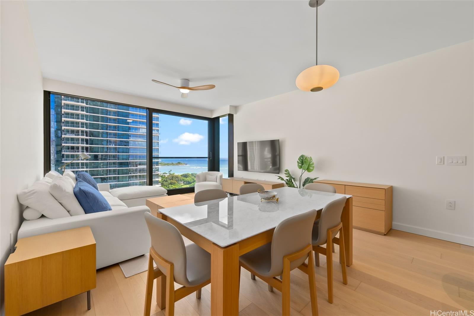 Victoria Place condo # 1710, Honolulu, Hawaii - photo 5 of 25