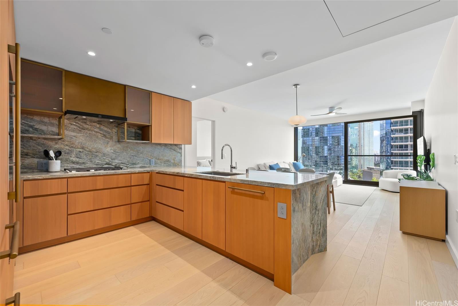 Victoria Place condo # 1710, Honolulu, Hawaii - photo 8 of 25