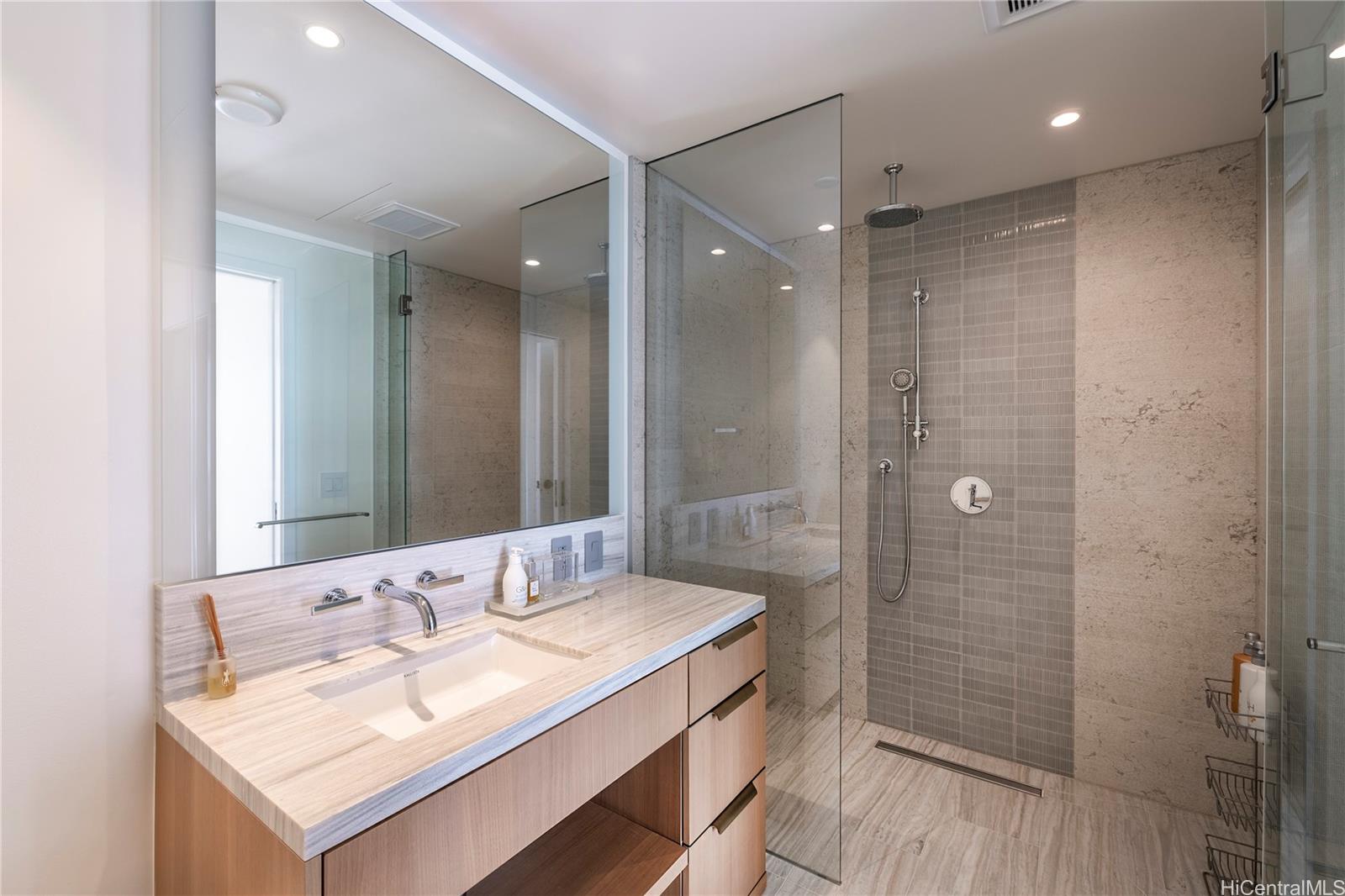 Victoria Place condo # 1800, Honolulu, Hawaii - photo 10 of 11