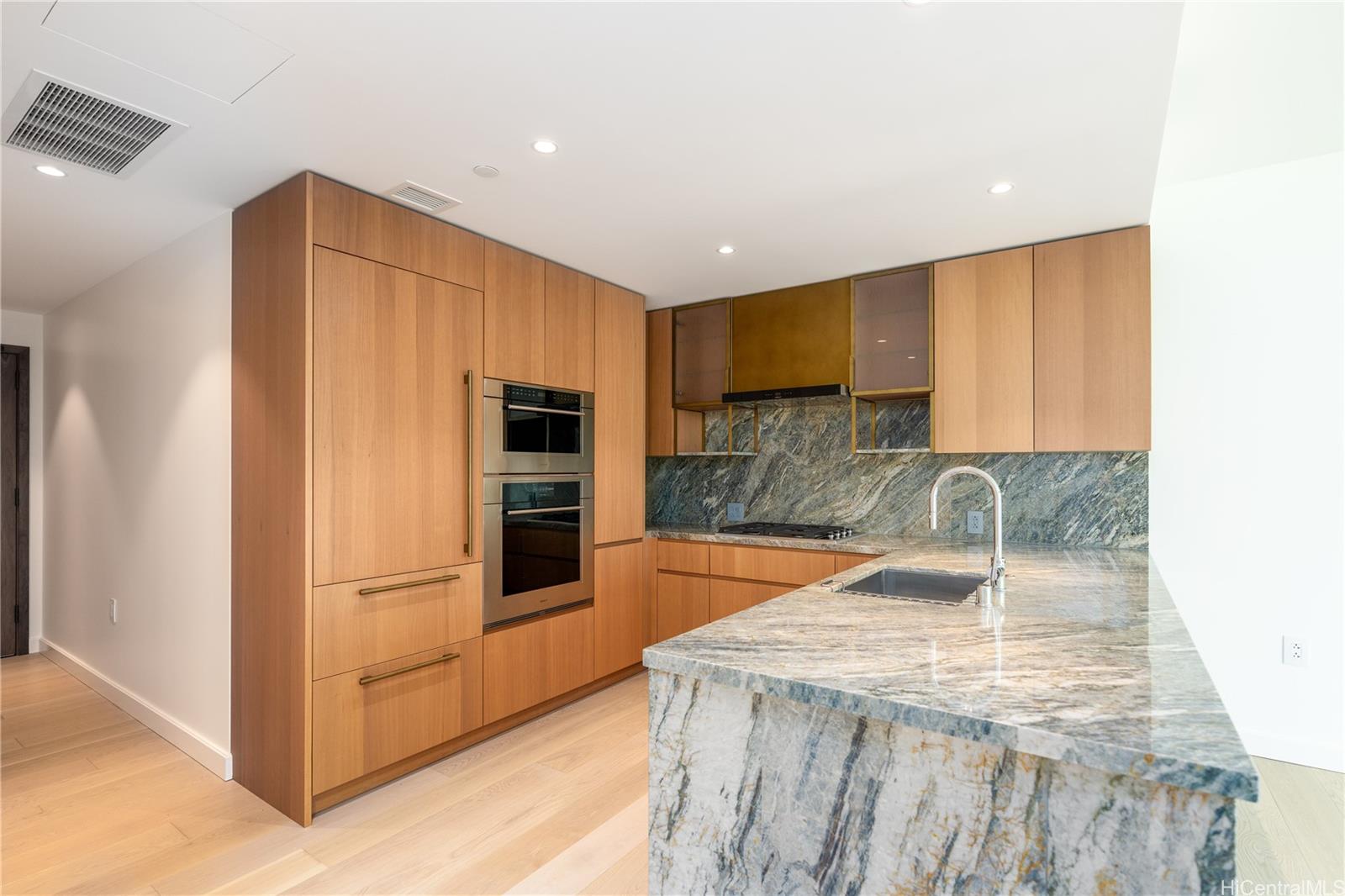 Victoria Place condo # 1905, Honolulu, Hawaii - photo 5 of 15