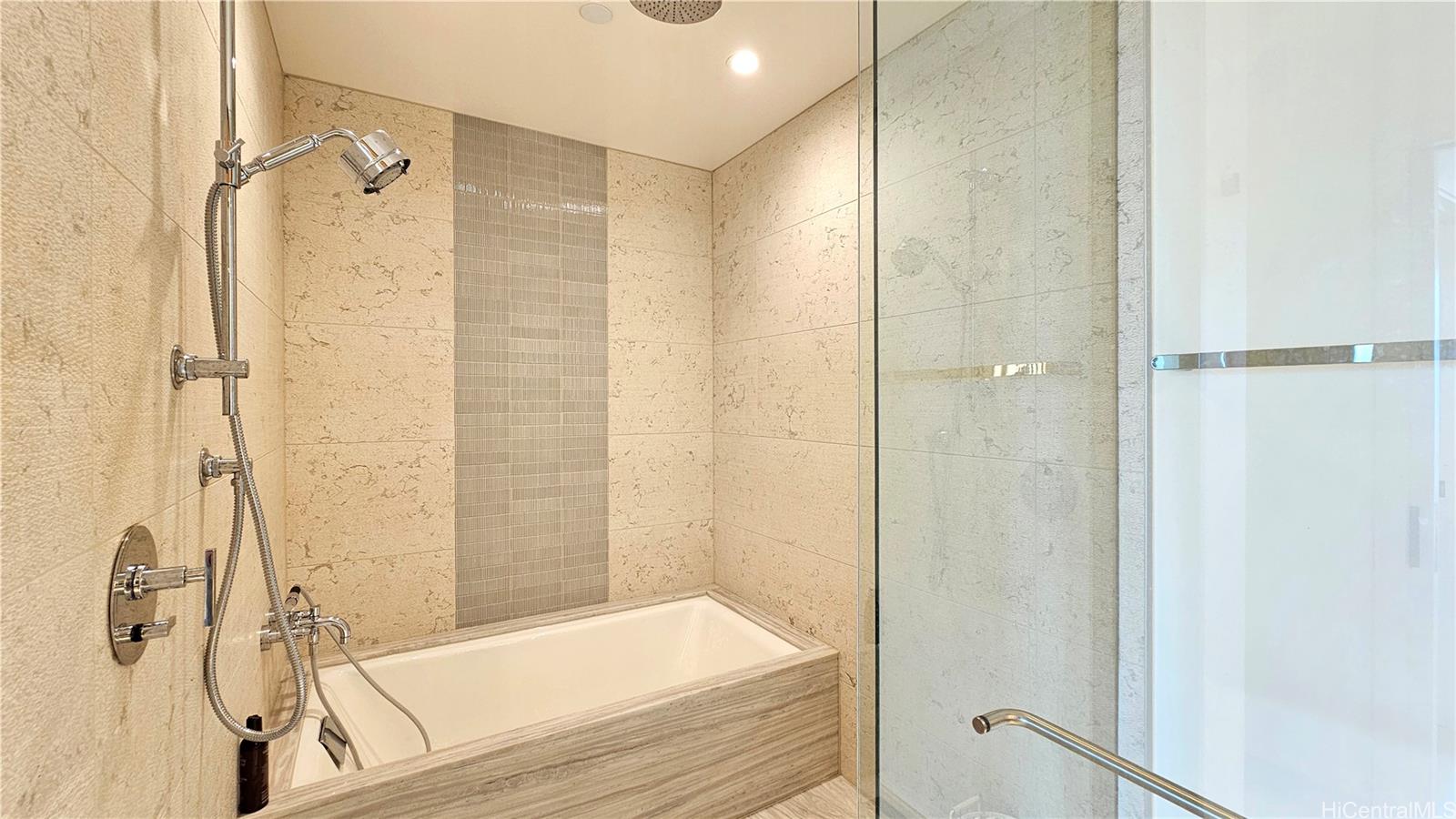 1100 Ala Moana Blvd Honolulu - Rental - photo 10 of 24