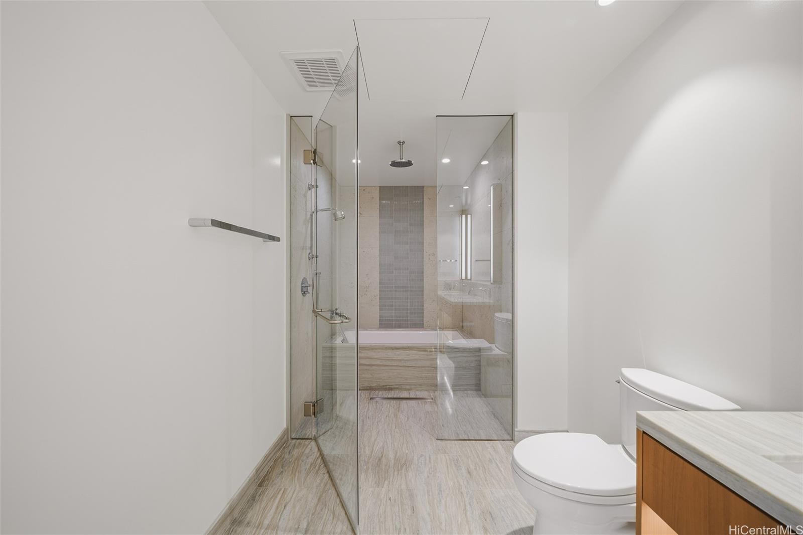 Victoria Place condo # 2006, Honolulu, Hawaii - photo 14 of 25