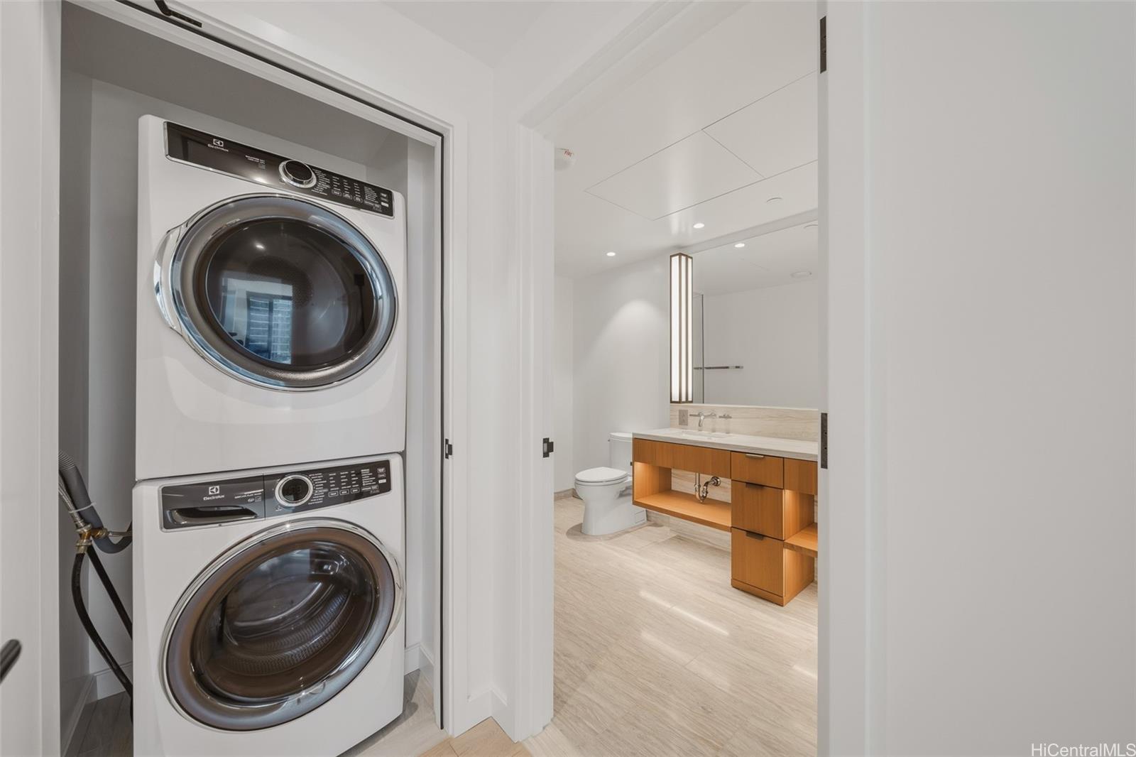 Victoria Place condo # 2006, Honolulu, Hawaii - photo 17 of 25