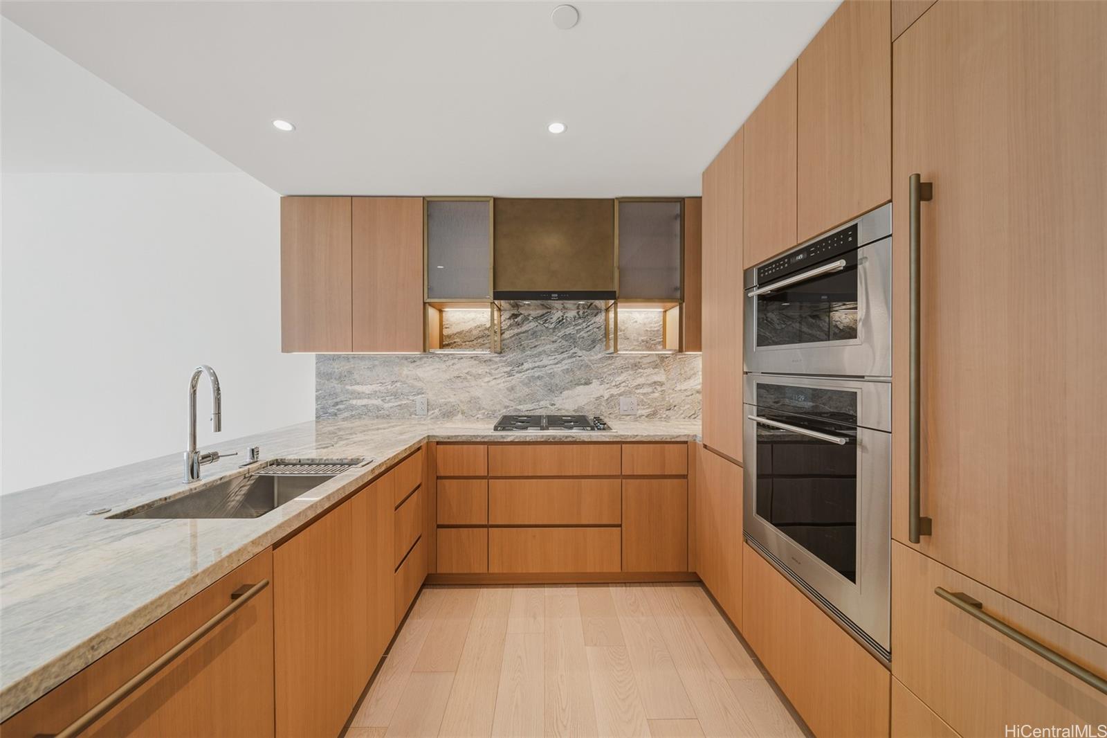 Victoria Place condo # 2006, Honolulu, Hawaii - photo 7 of 25