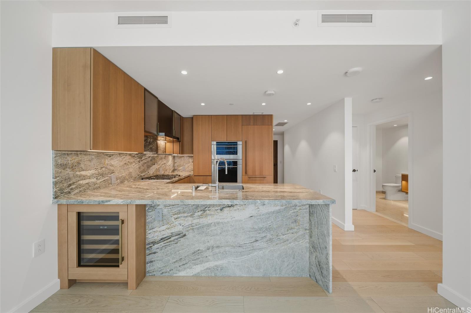 Victoria Place condo # 2006, Honolulu, Hawaii - photo 8 of 25