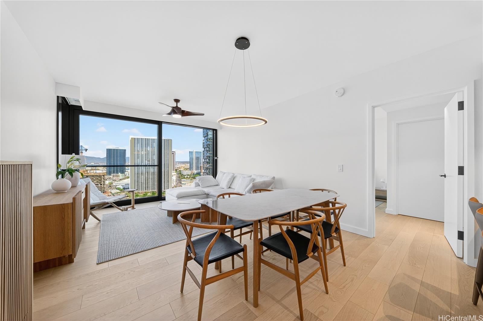 Victoria Place condo # 2103, Honolulu, Hawaii - photo 3 of 24