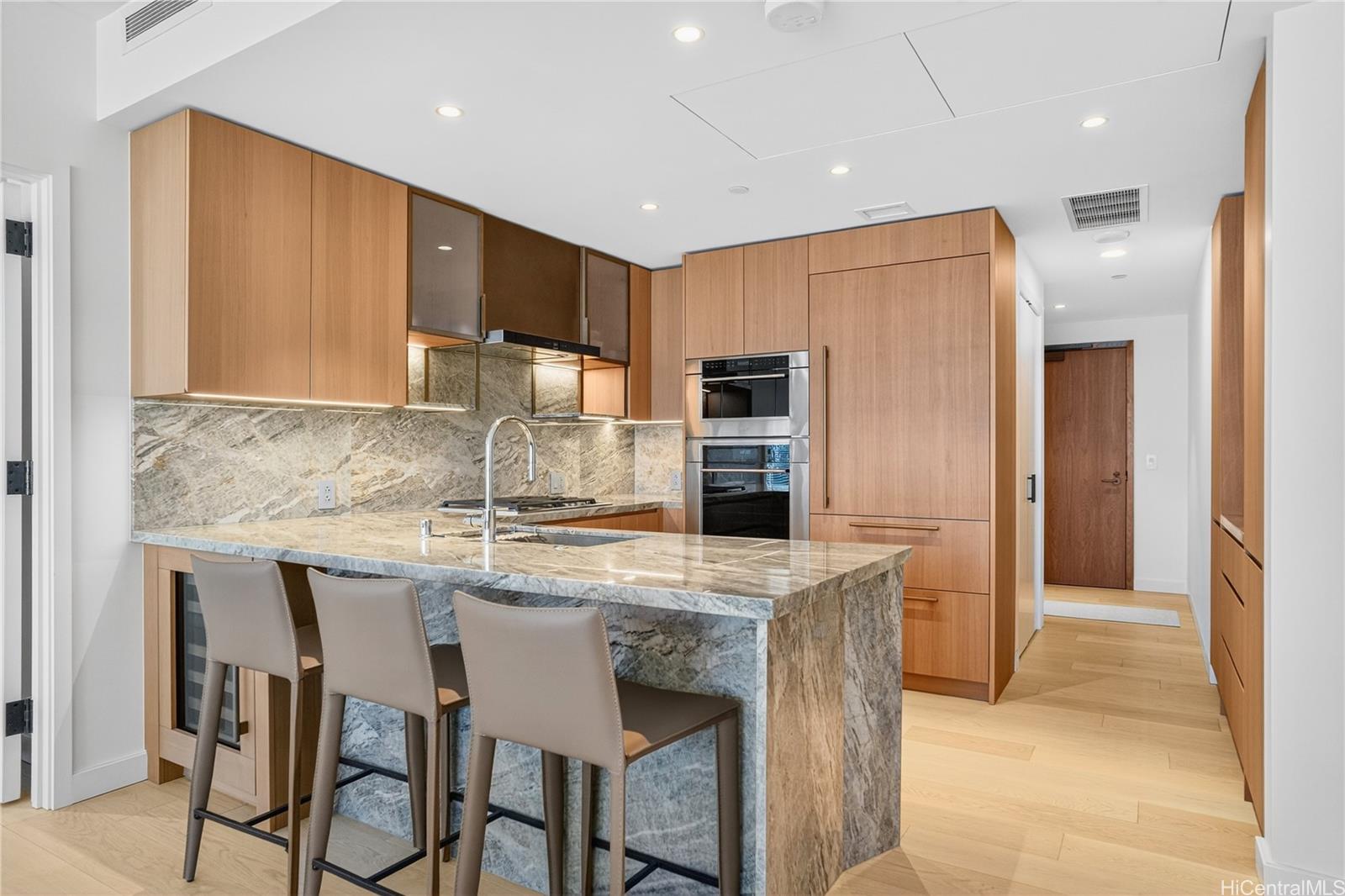 Victoria Place condo # 2103, Honolulu, Hawaii - photo 5 of 24