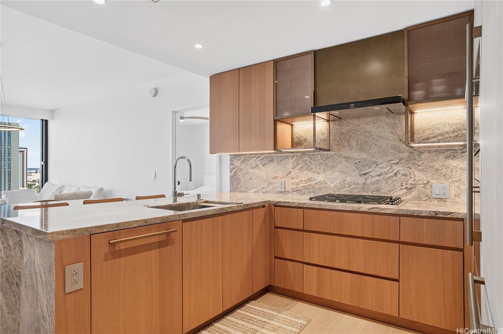 Victoria Place condo # 2103, Honolulu, Hawaii - photo 6 of 24