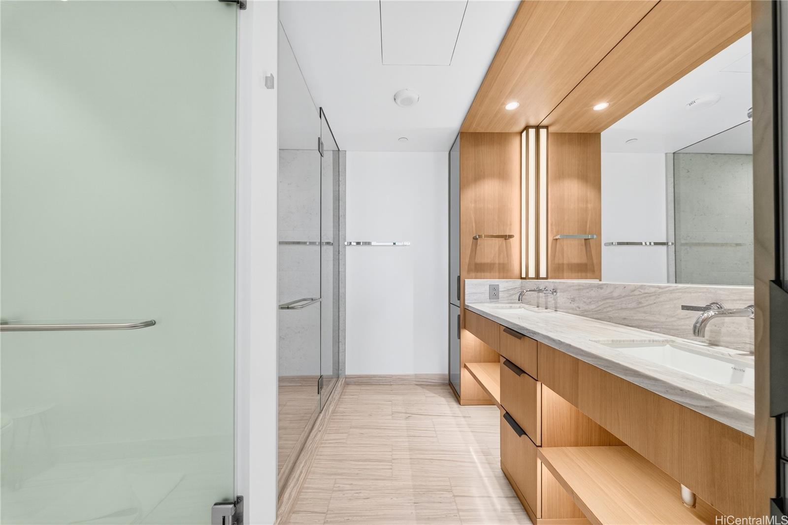 Victoria Place condo # 2103, Honolulu, Hawaii - photo 8 of 24