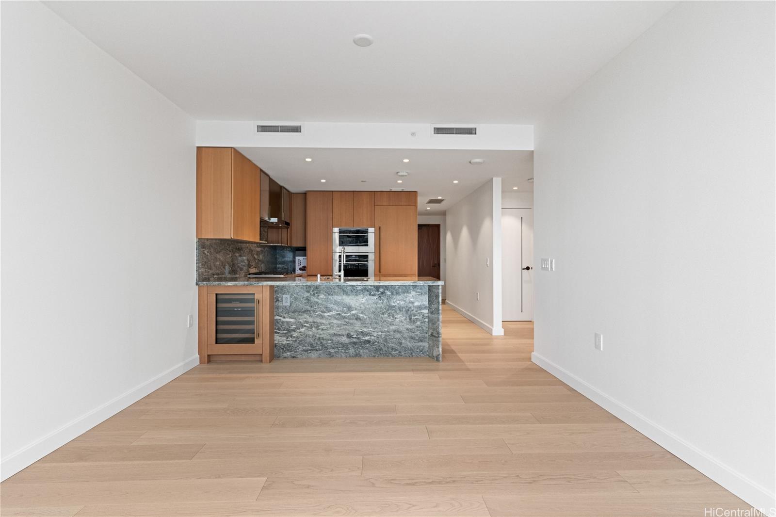 Victoria Place condo # 2606, Honolulu, Hawaii - photo 6 of 21