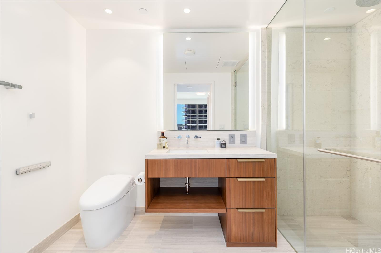 Victoria Place condo # 2700, Honolulu, Hawaii - photo 13 of 25