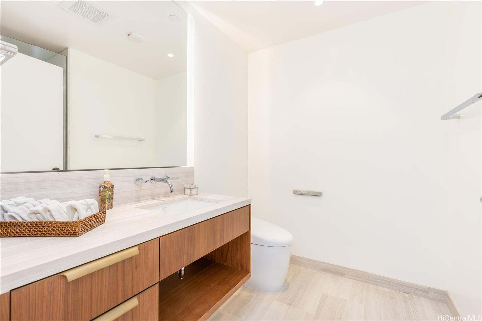 Victoria Place condo # 2700, Honolulu, Hawaii - photo 15 of 25