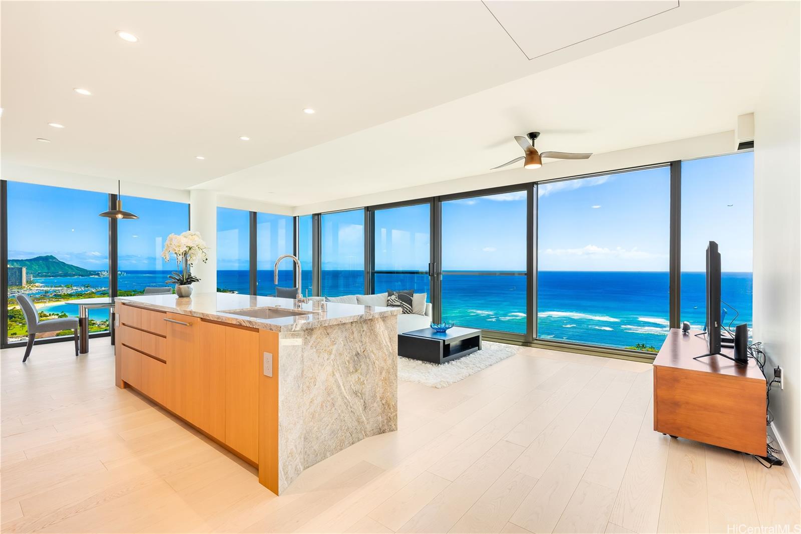 Victoria Place condo # 2700, Honolulu, Hawaii - photo 3 of 25