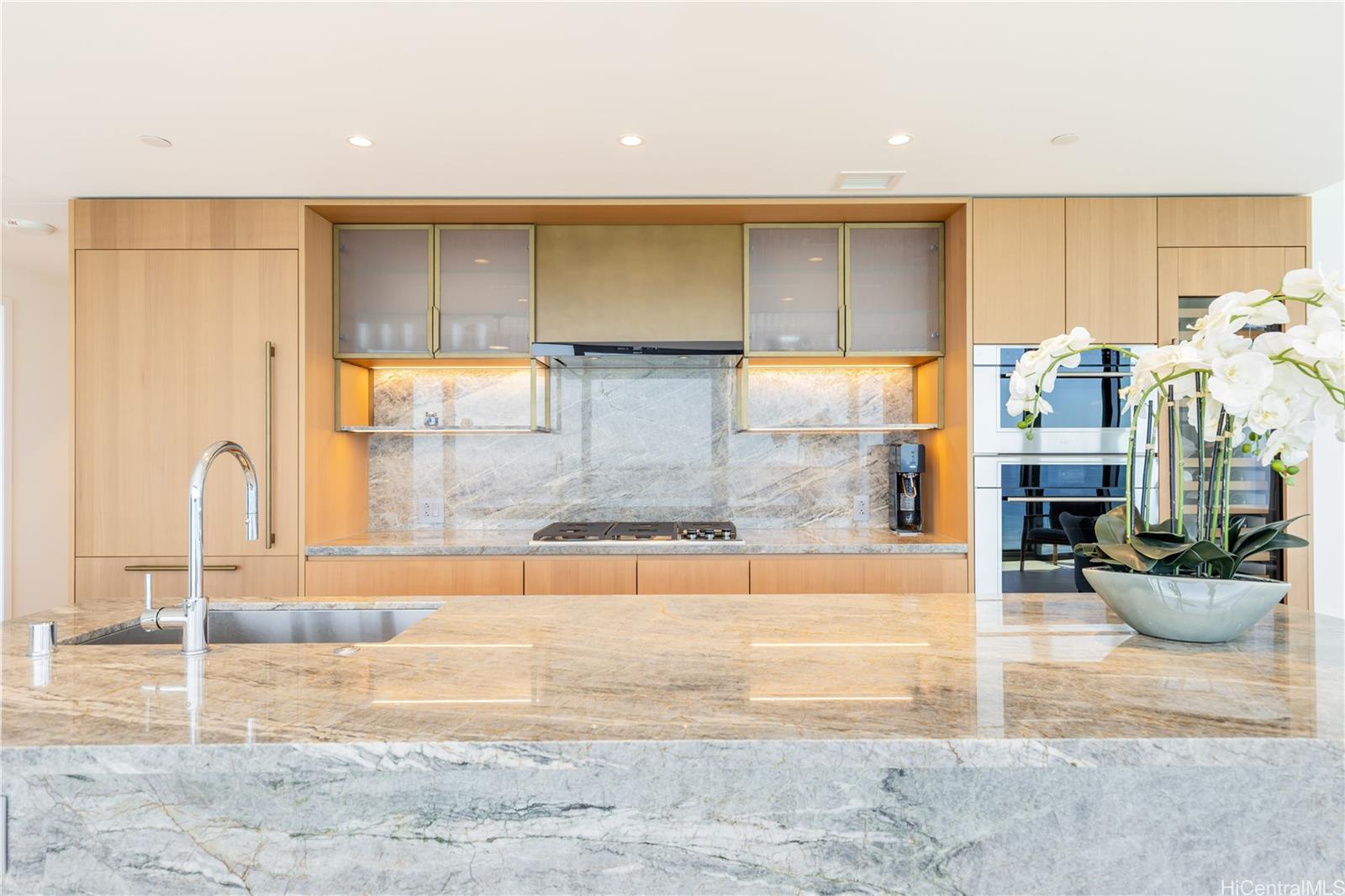 Victoria Place condo # 2700, Honolulu, Hawaii - photo 7 of 25