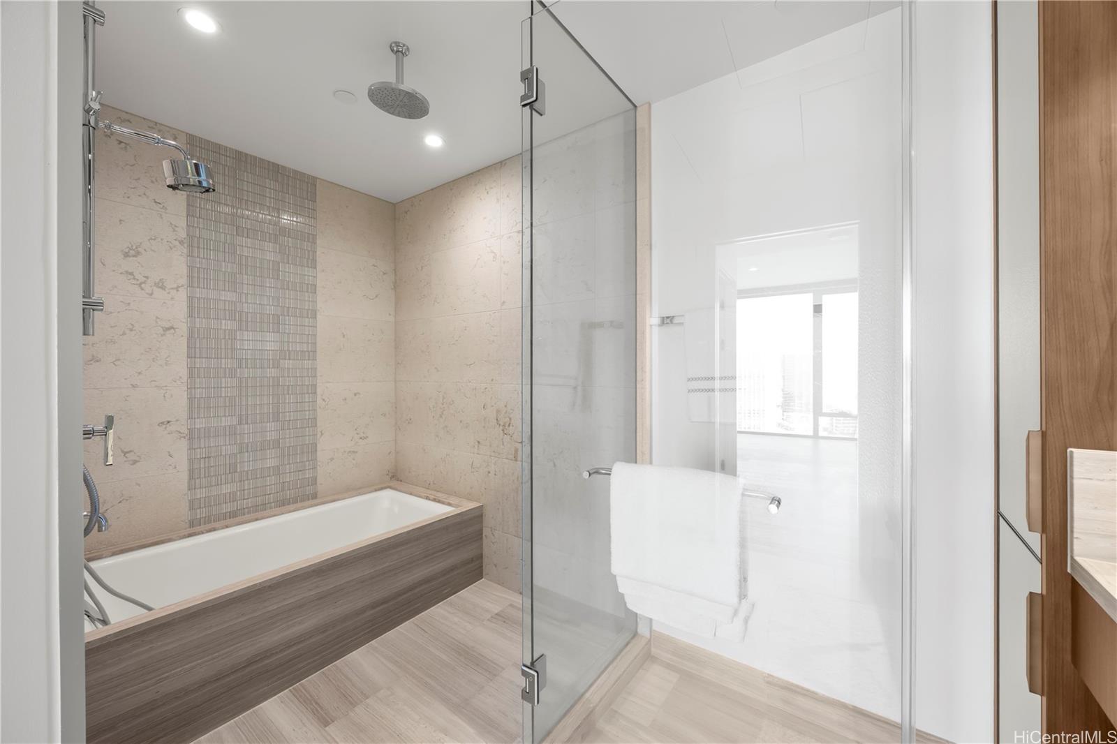 Victoria Place condo # 3303, Honolulu, Hawaii - photo 12 of 24