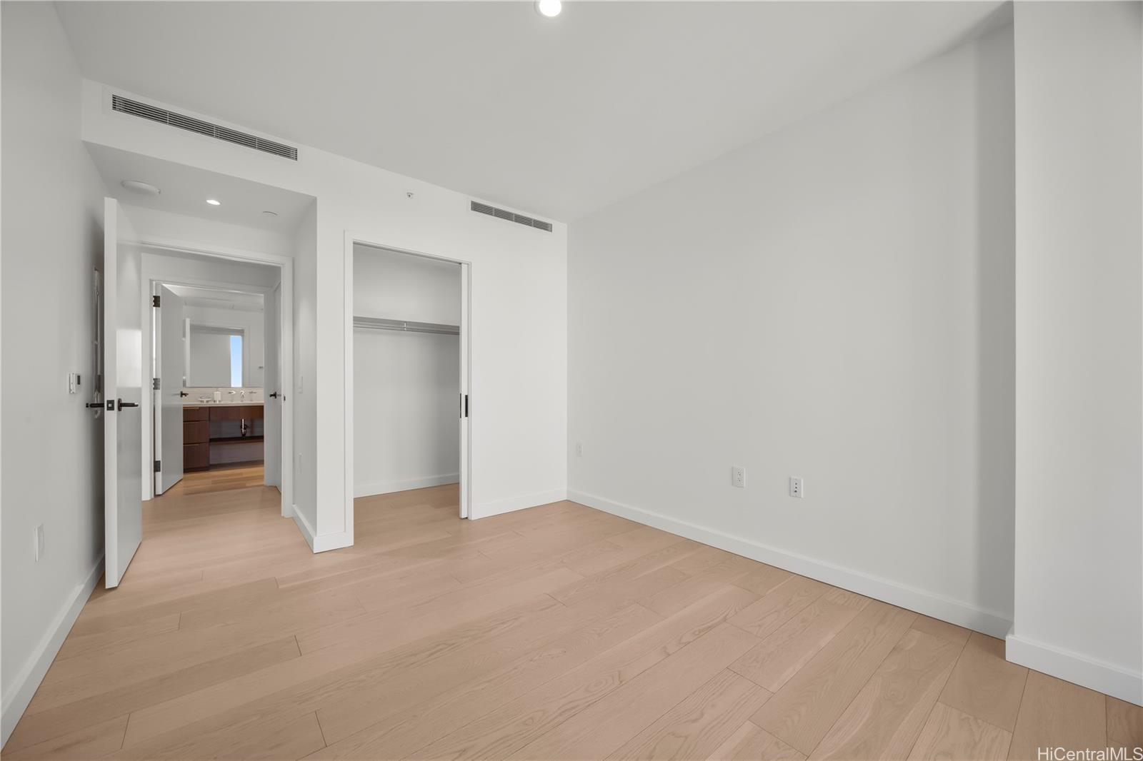 Victoria Place condo # 3303, Honolulu, Hawaii - photo 14 of 24