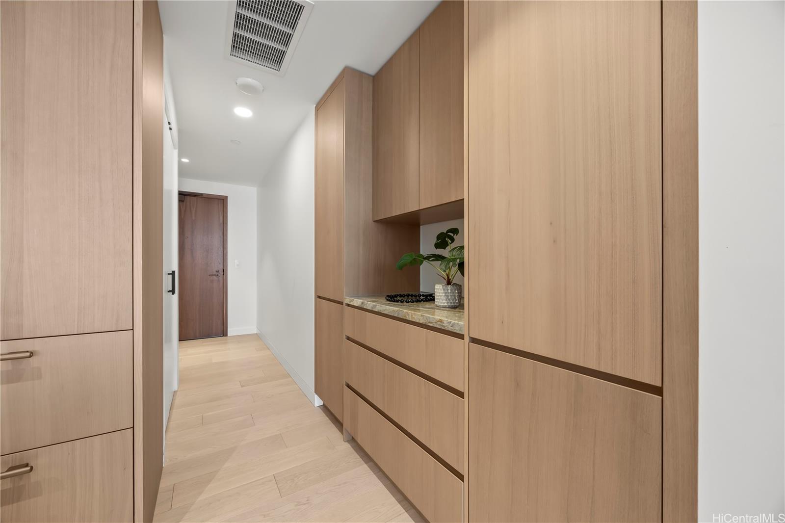 Victoria Place condo # 3303, Honolulu, Hawaii - photo 6 of 24