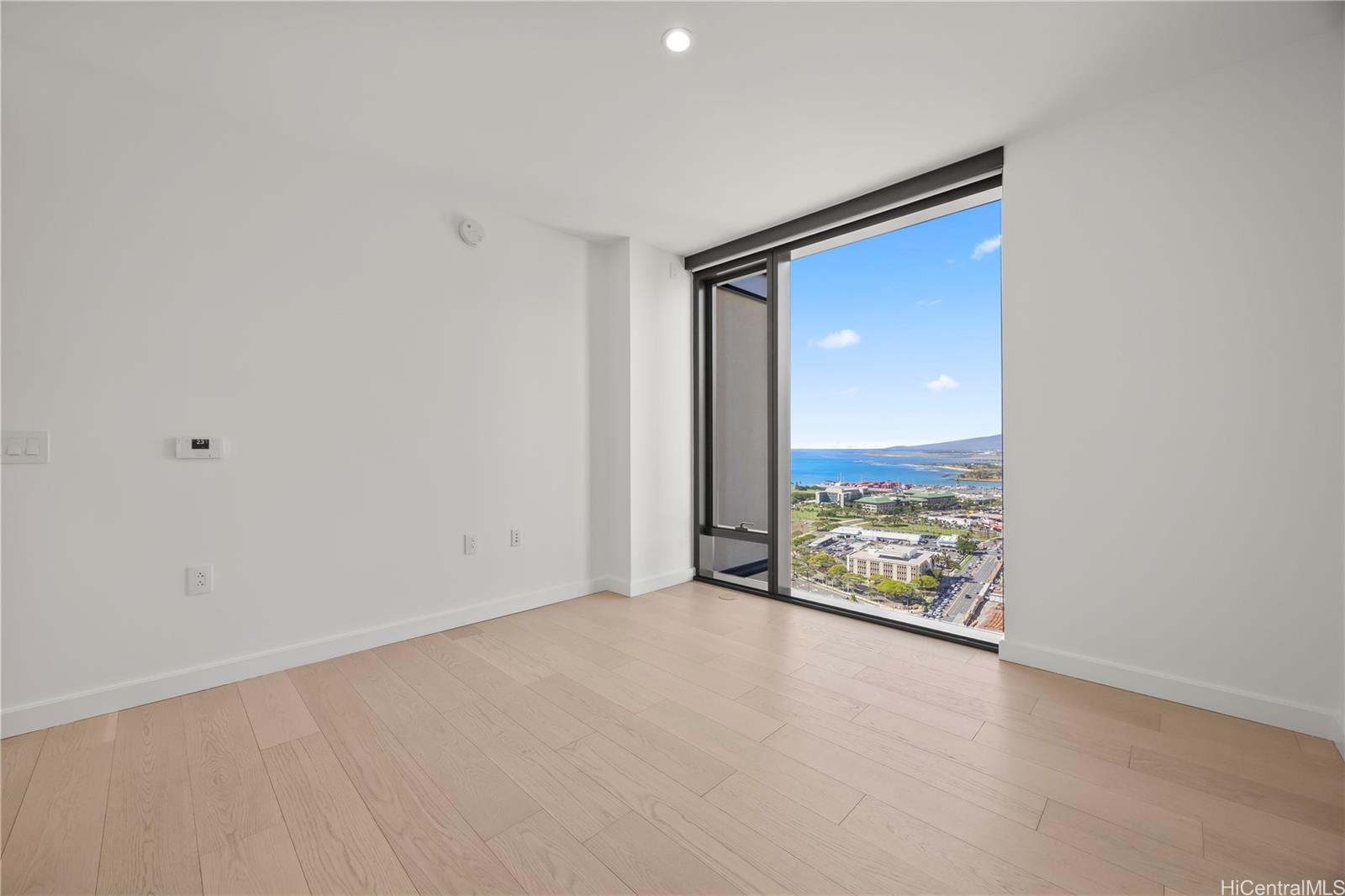 Victoria Place condo # 3303, Honolulu, Hawaii - photo 10 of 24