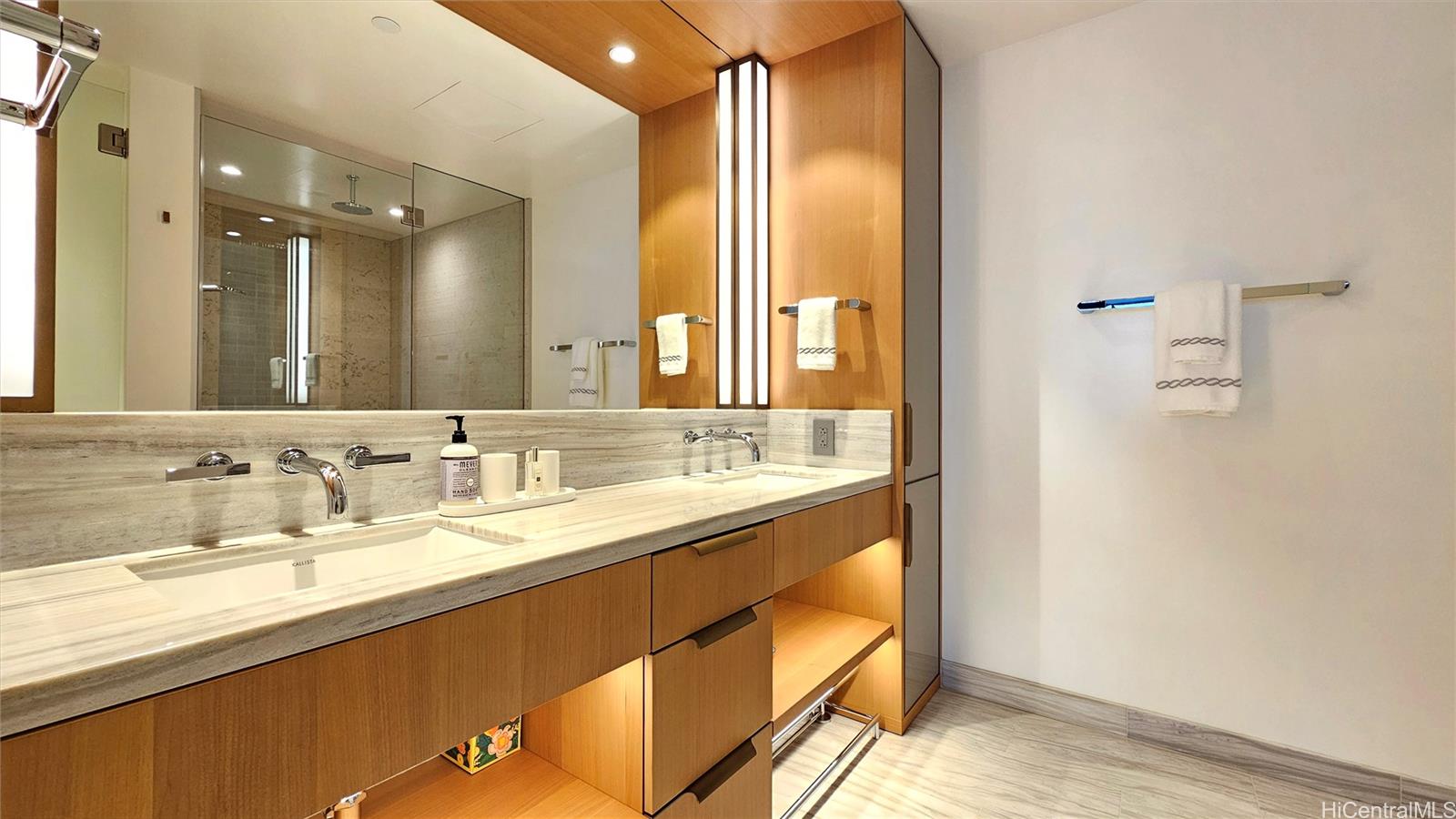 Victoria Place condo # 3601, Honolulu, Hawaii - photo 14 of 25