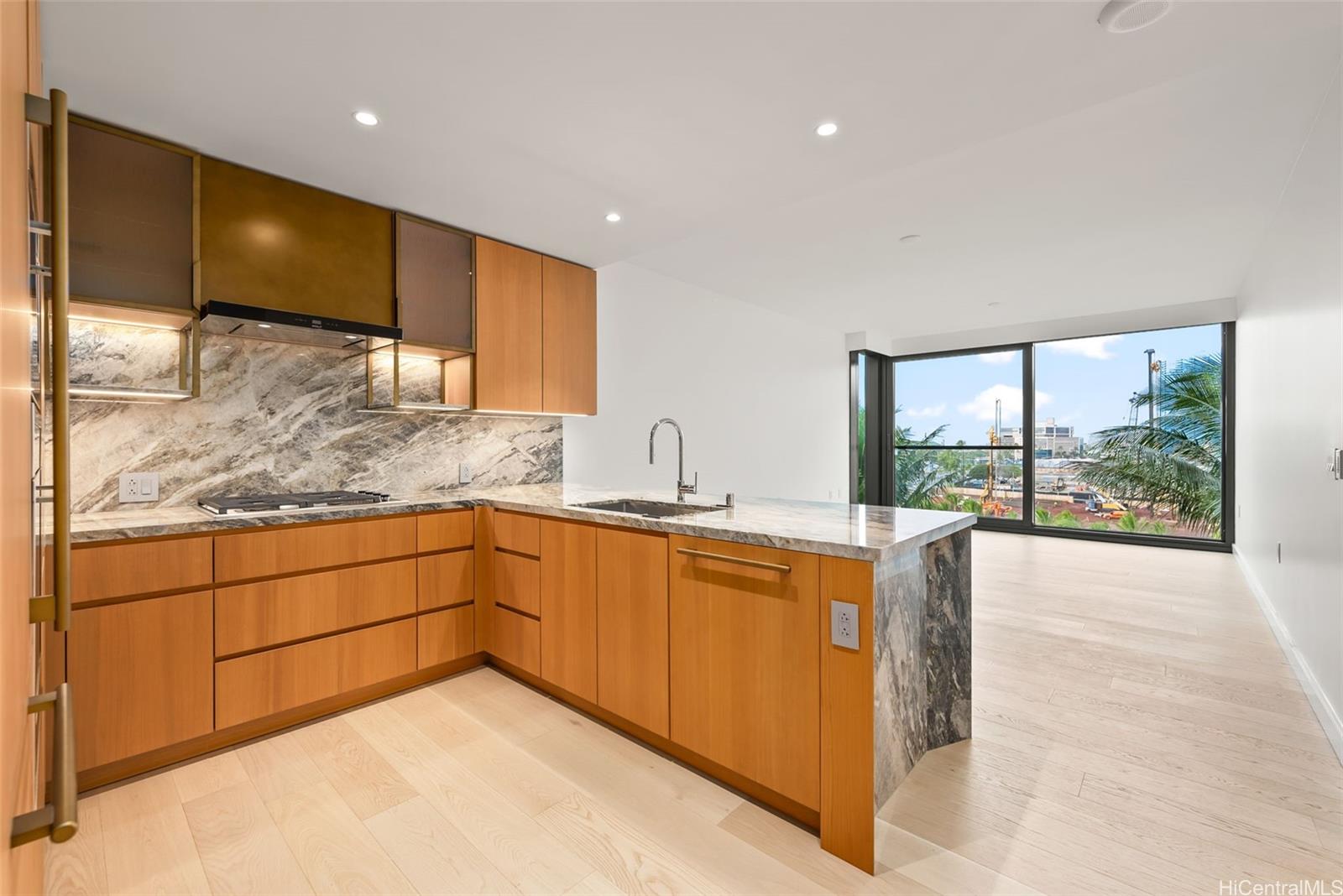 Victoria Place condo # 705, Honolulu, Hawaii - photo 2 of 25