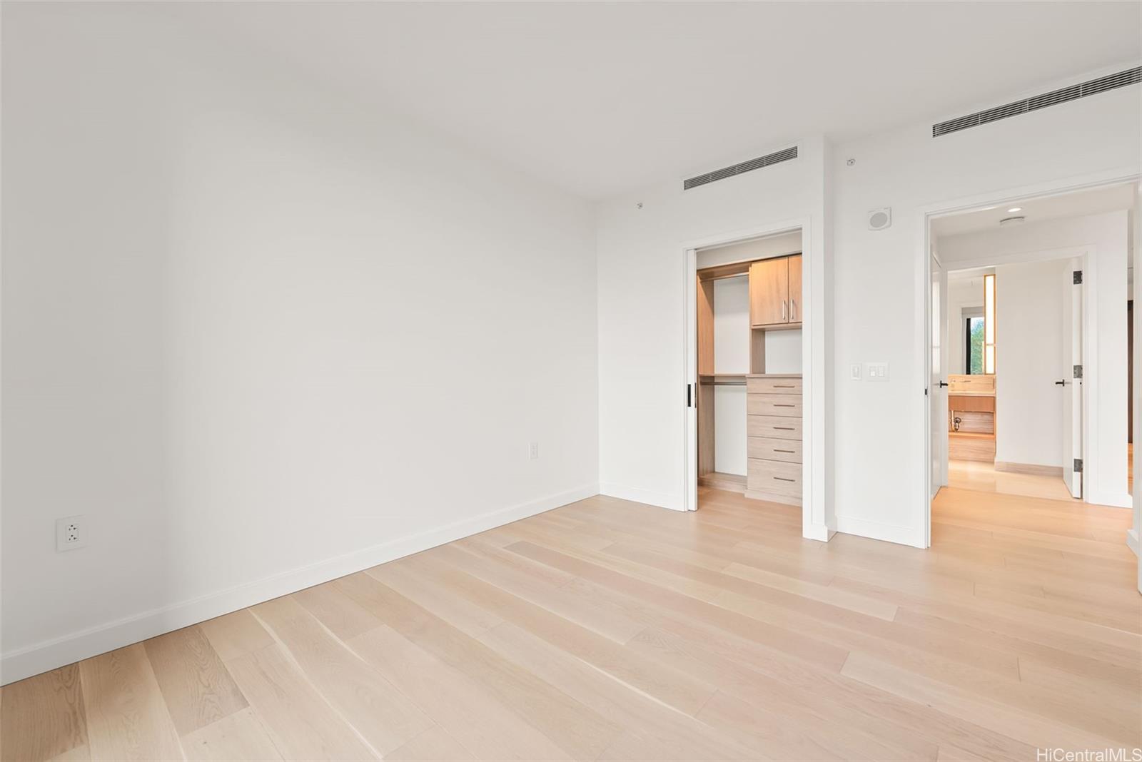 Victoria Place condo # 705, Honolulu, Hawaii - photo 8 of 25