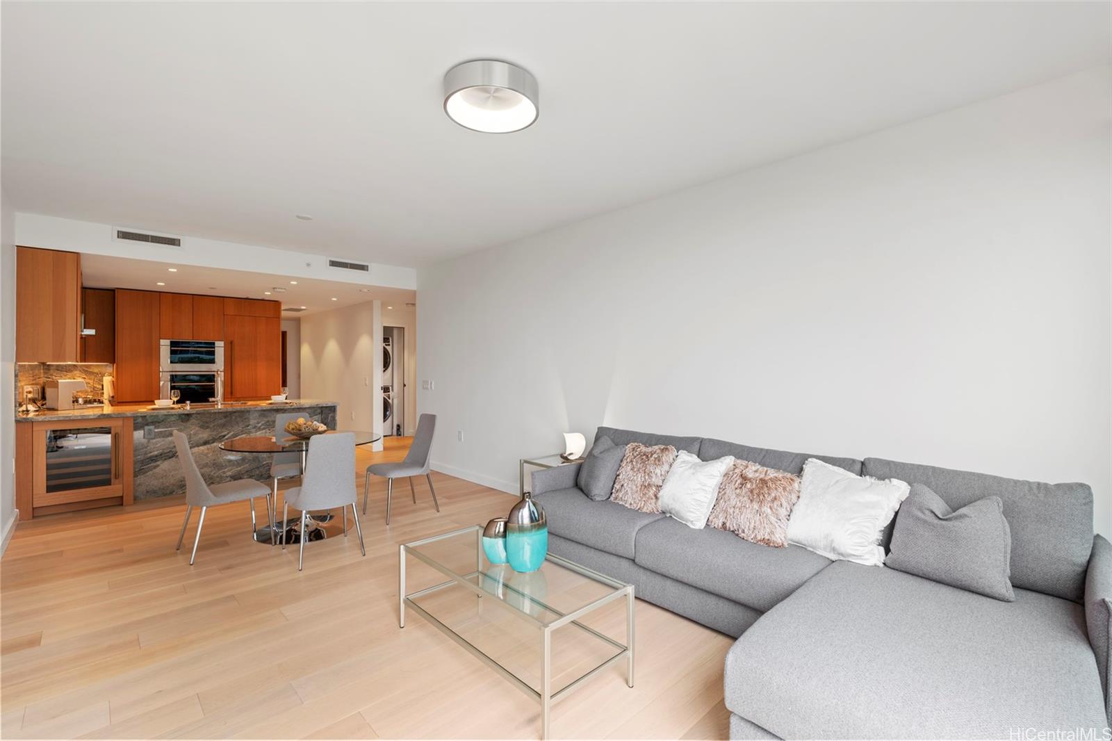 Victoria Place condo # 706, Honolulu, Hawaii - photo 3 of 23