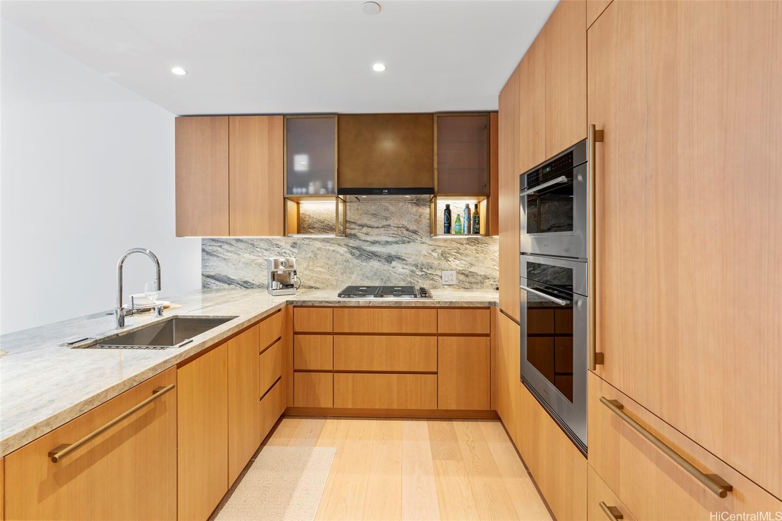 Victoria Place condo # 706, Honolulu, Hawaii - photo 5 of 23