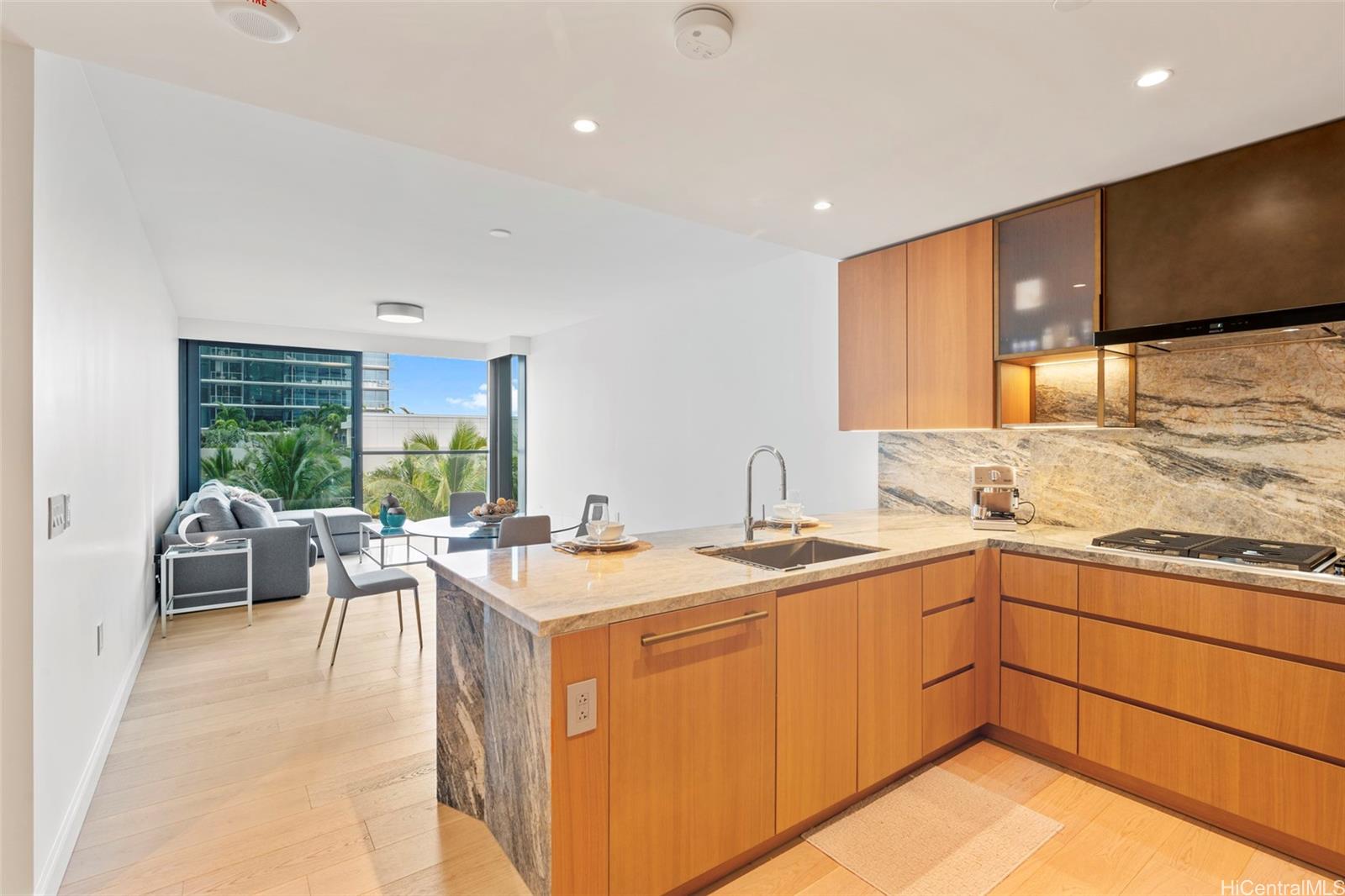 Victoria Place condo # 706, Honolulu, Hawaii - photo 6 of 23