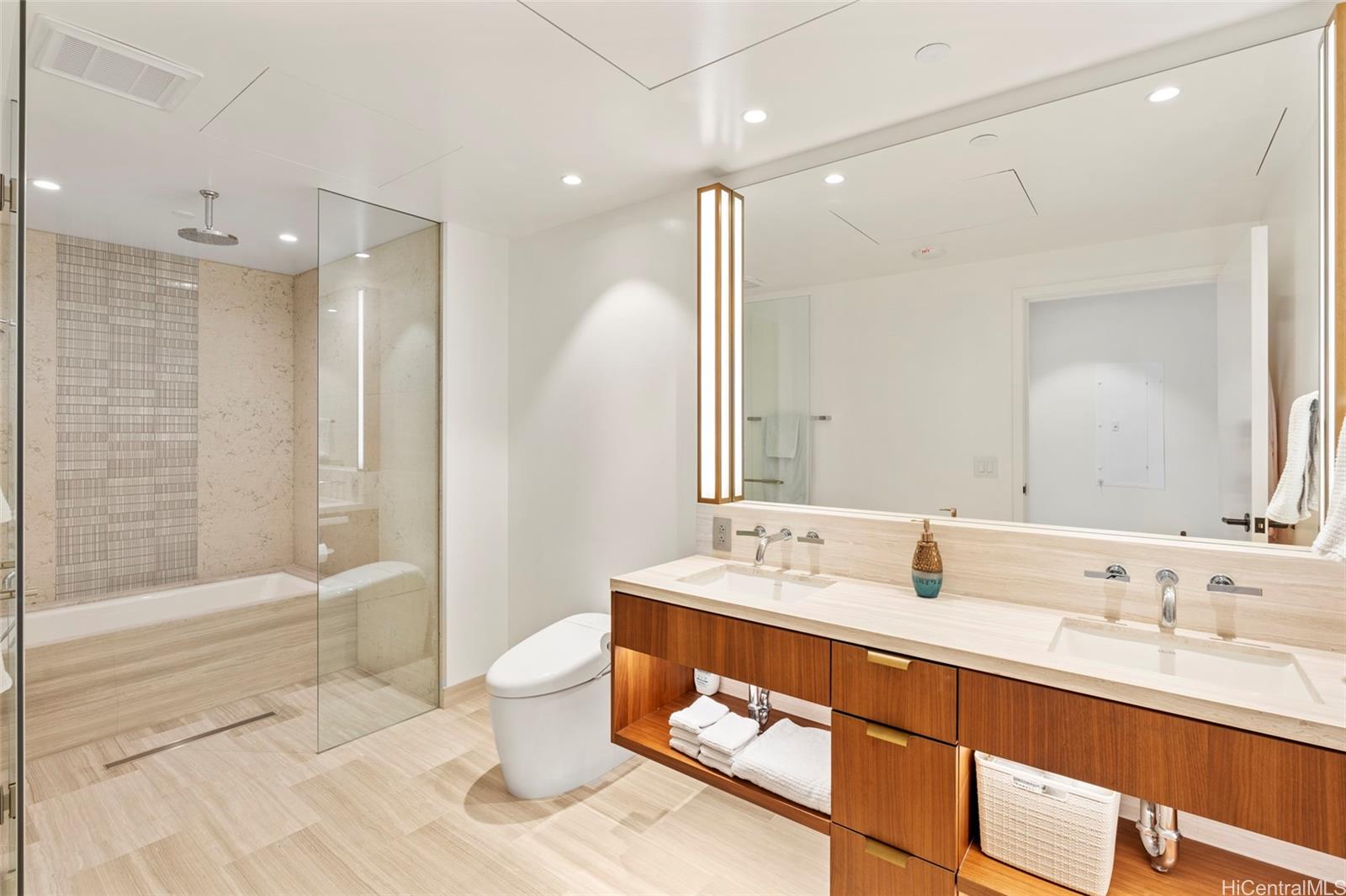 Victoria Place condo # 706, Honolulu, Hawaii - photo 8 of 23