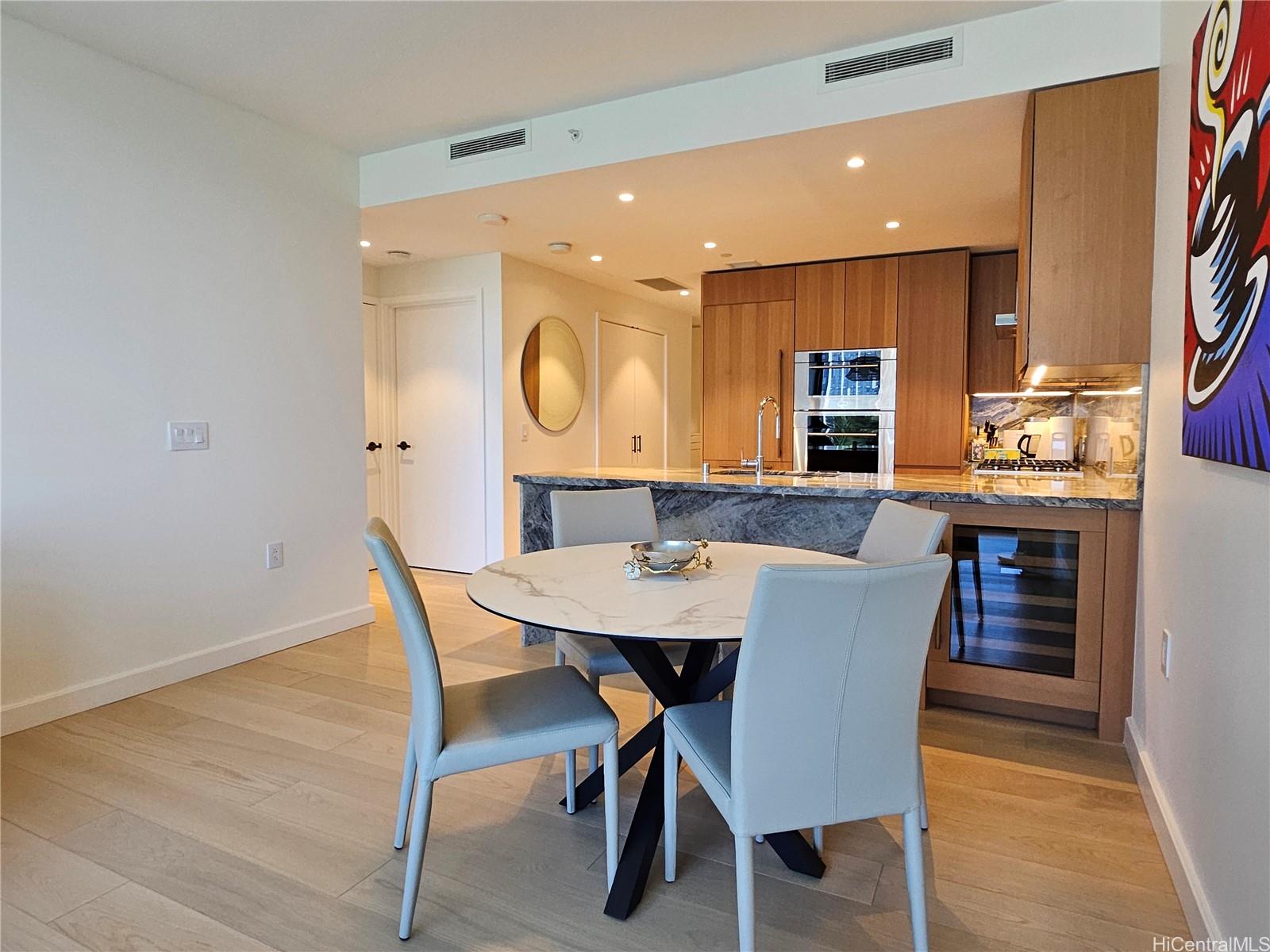 Victoria Place condo # 805, Honolulu, Hawaii - photo 6 of 14