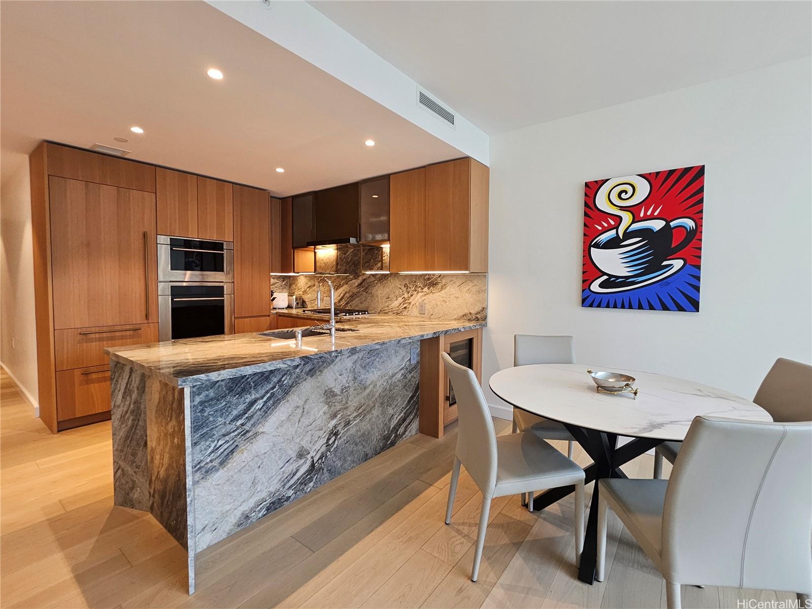 Victoria Place condo # 805, Honolulu, Hawaii - photo 7 of 14