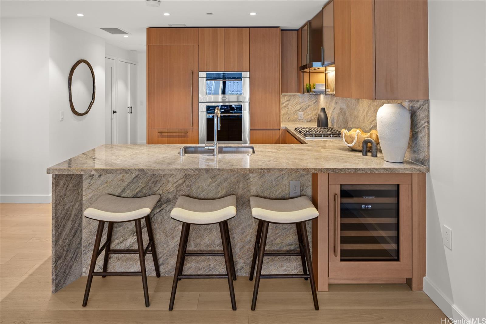 Victoria Place condo # 807, Honolulu, Hawaii - photo 7 of 19