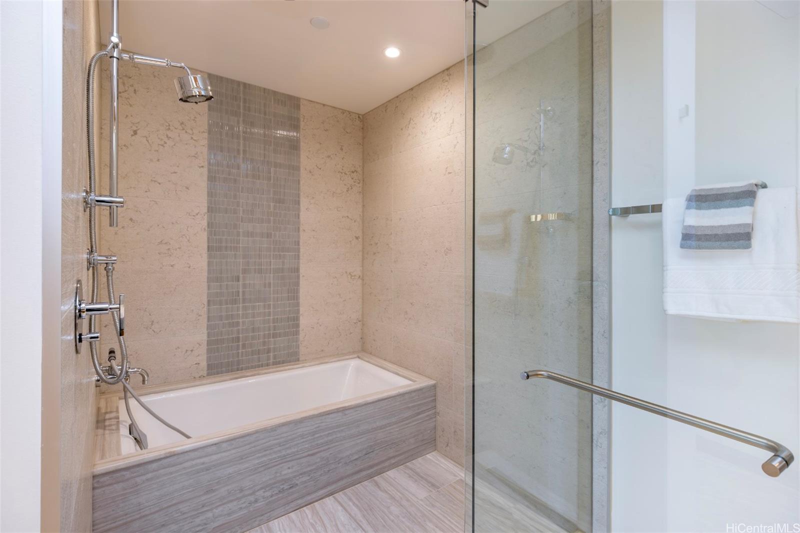 Victoria Place condo # 903, Honolulu, Hawaii - photo 14 of 25