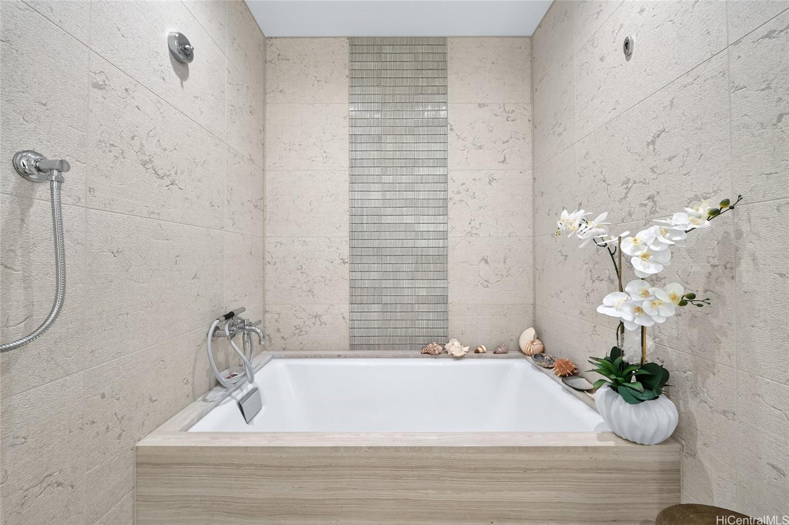 Victoria Place condo # 906, Honolulu, Hawaii - photo 20 of 25