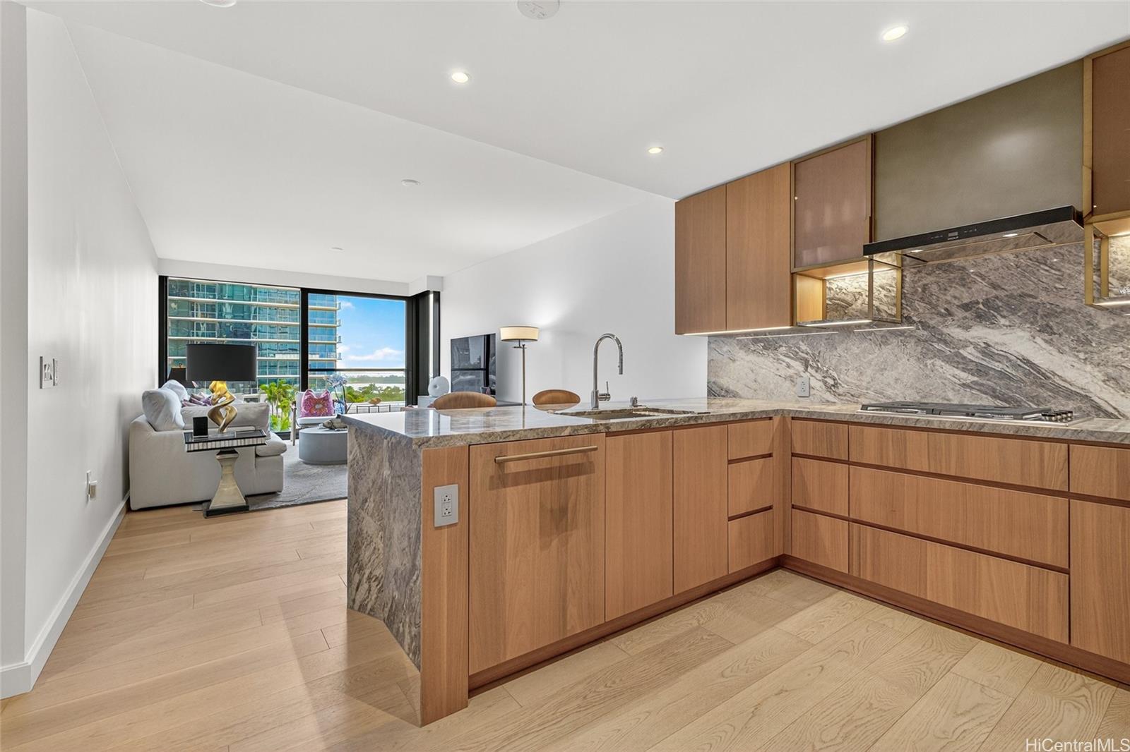 Victoria Place condo # 906, Honolulu, Hawaii - photo 4 of 25