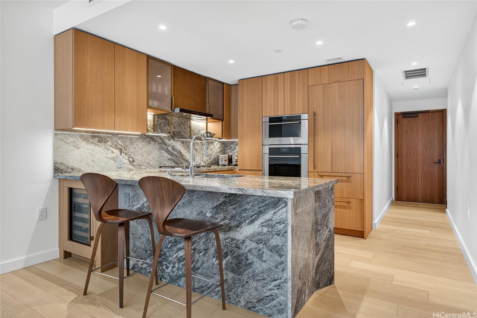 Victoria Place condo # 906, Honolulu, Hawaii - photo 8 of 25