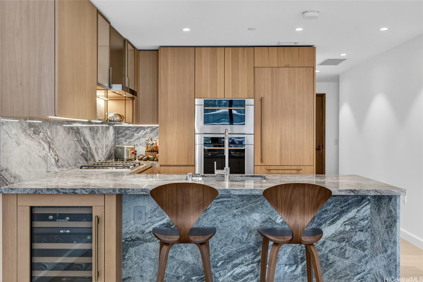 Victoria Place condo # 906, Honolulu, Hawaii - photo 7 of 25