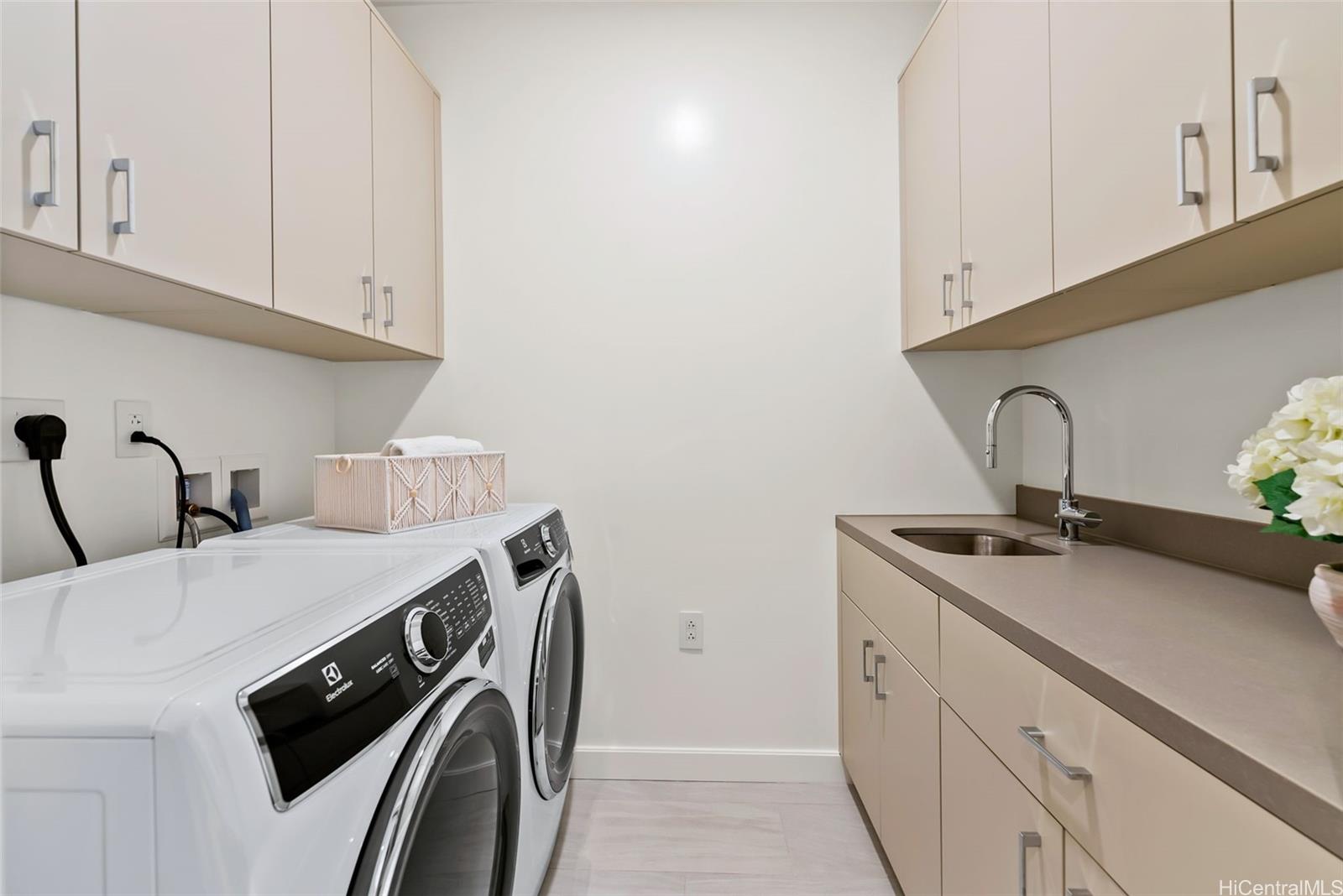 Victoria Place condo # PH 3900, Honolulu, Hawaii - photo 22 of 25