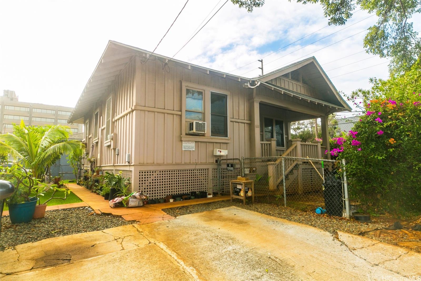 1103 10th Ave Honolulu - Multi-family - photo 2 of 25