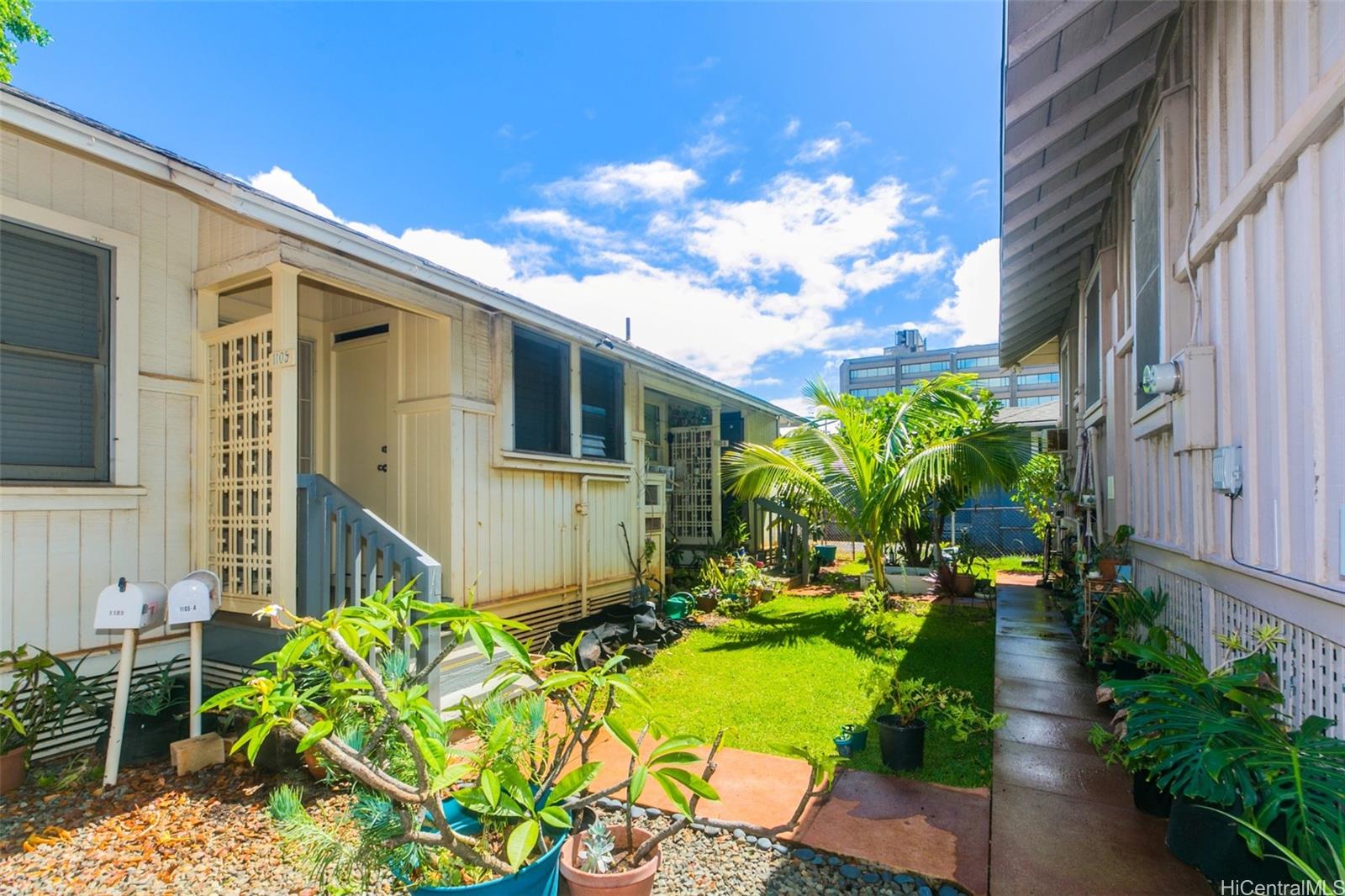 1103 10th Ave Honolulu - Multi-family - photo 16 of 25