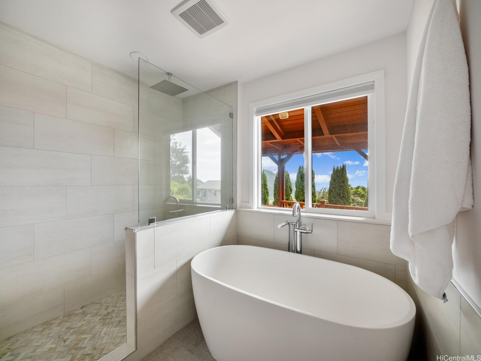 1105  Kaluanui Road Mariners Ridge, Hawaii Kai home - photo 11 of 25