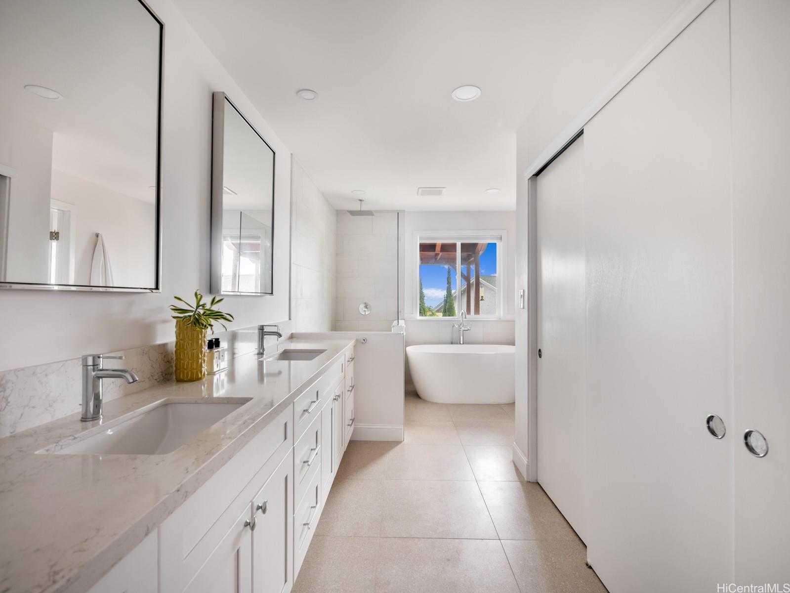 1105  Kaluanui Road Mariners Ridge, Hawaii Kai home - photo 10 of 25