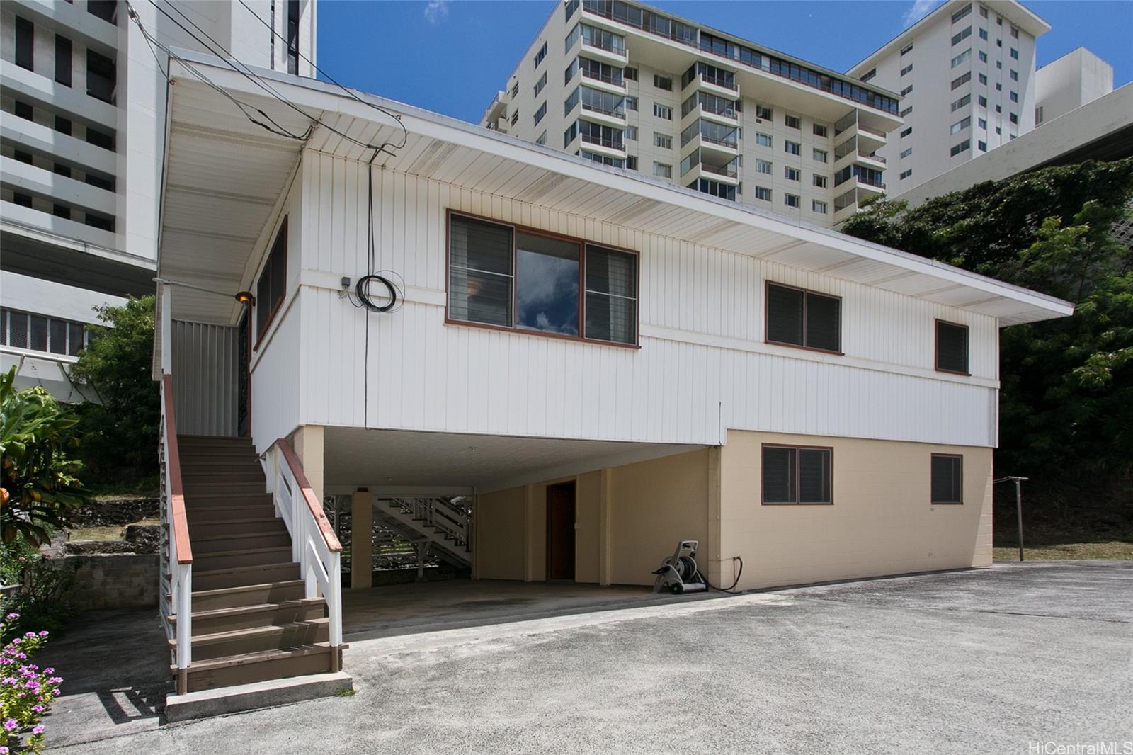 1105  Prospect Place Makiki,  home - photo 1 of 24