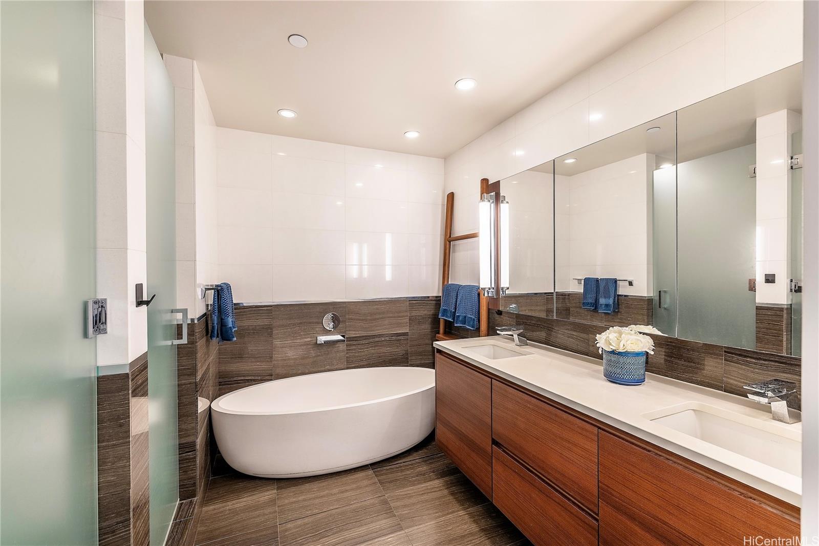 1108 Auahi Street Honolulu - Rental - photo 10 of 22