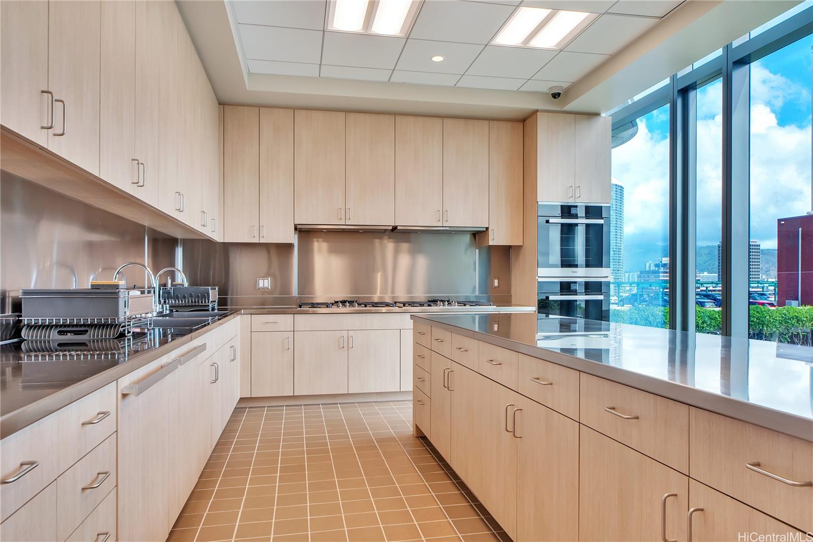 1108 Auahi St Honolulu - Rental - photo 17 of 25