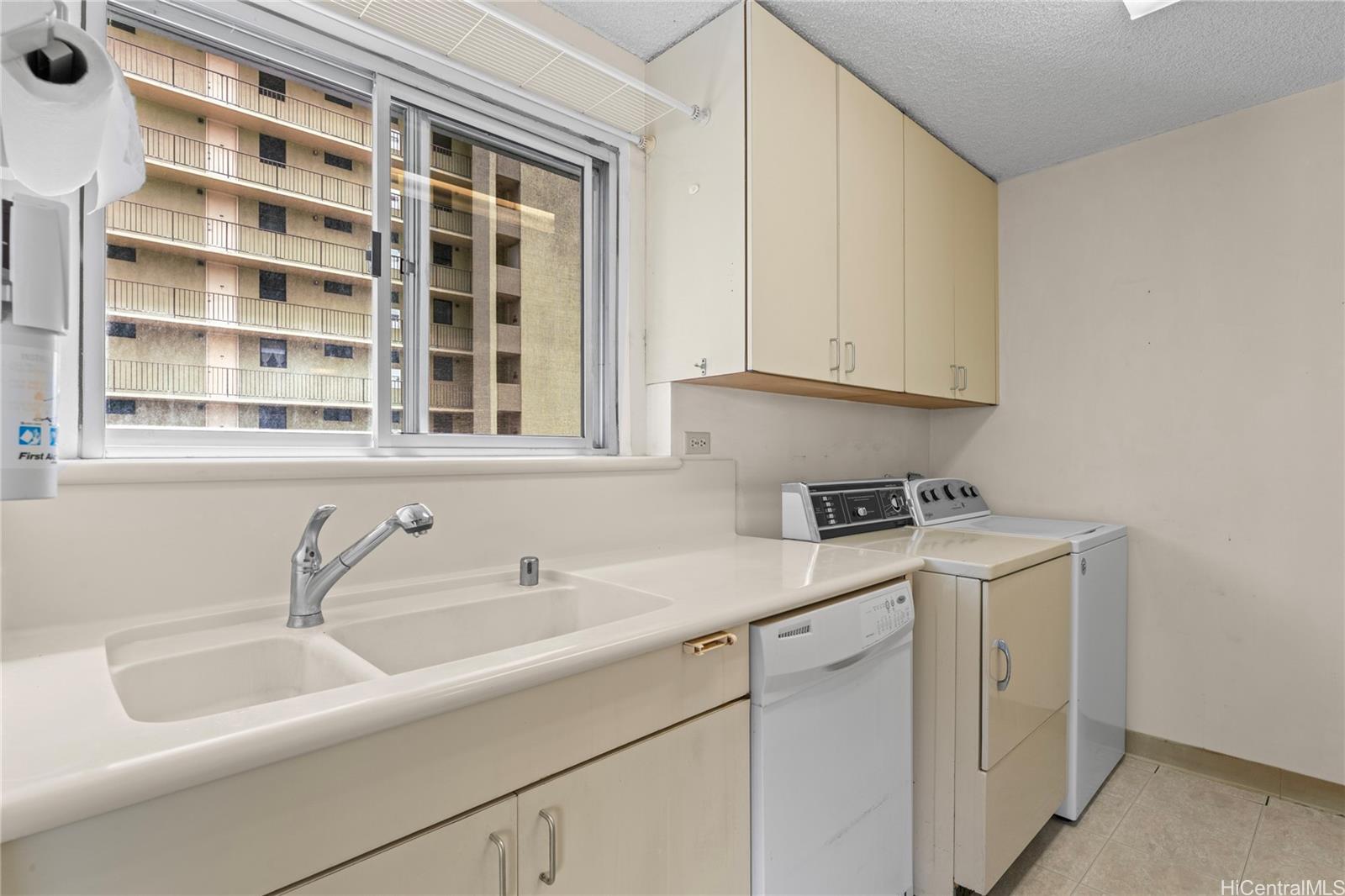 1111 Wilder condo # 9B, Honolulu, Hawaii - photo 6 of 20