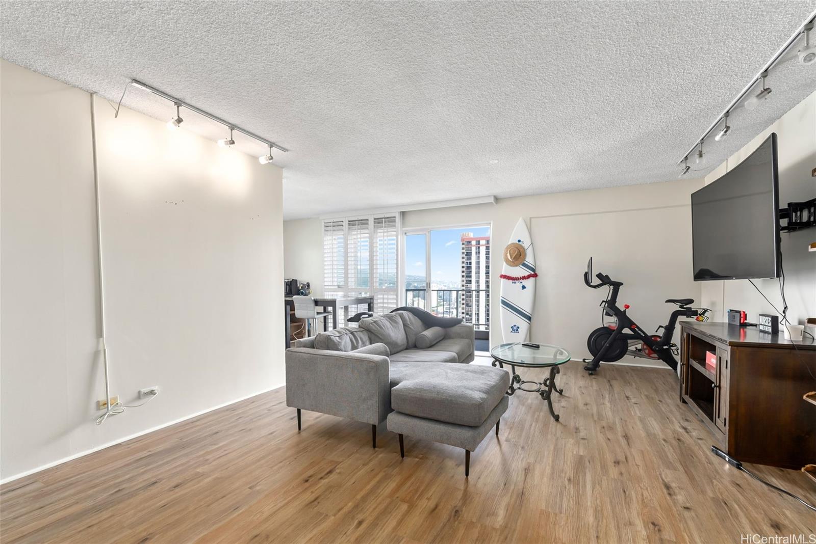 1111 Wilder condo # PHA, Honolulu, Hawaii - photo 3 of 16
