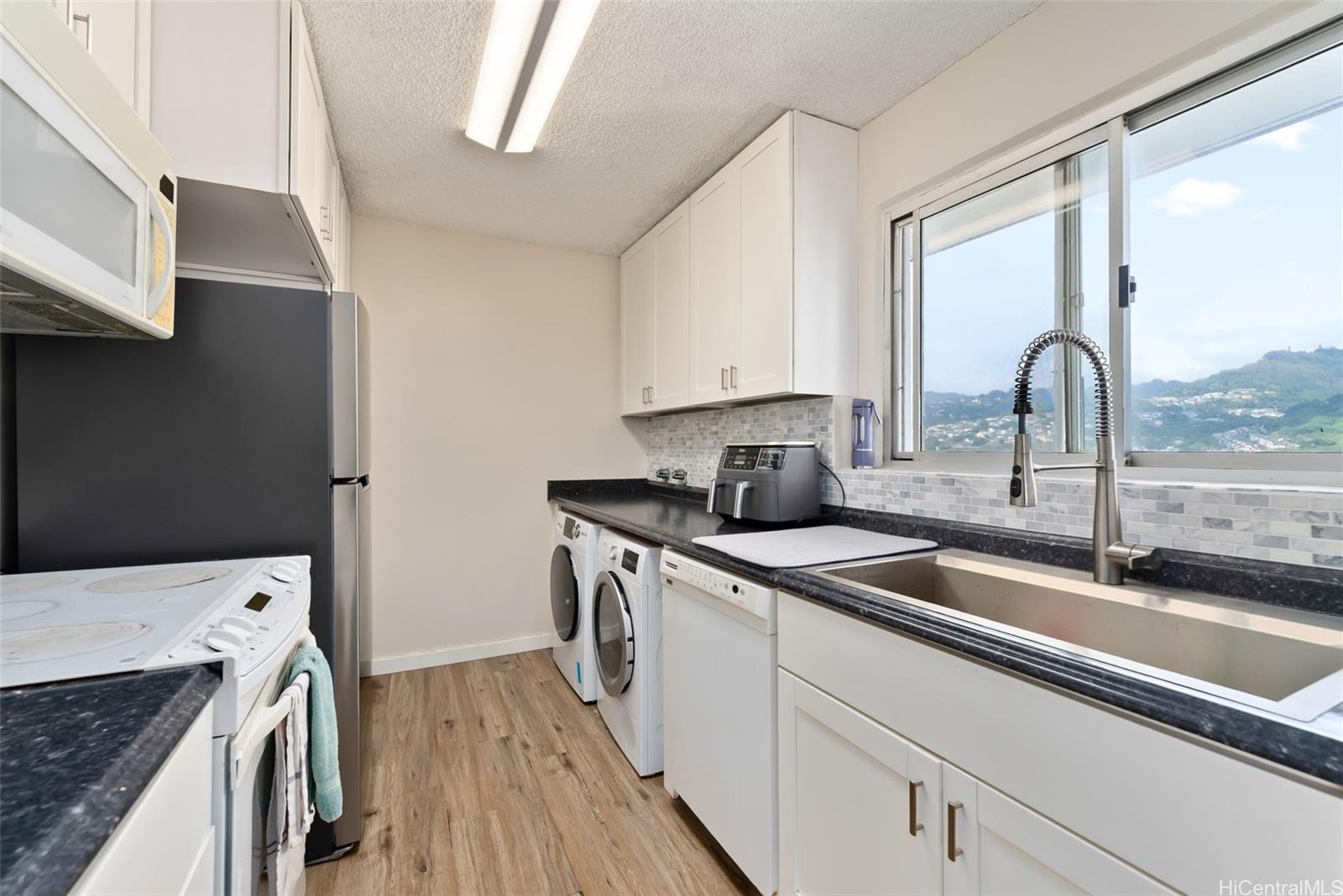 1111 Wilder condo # PHA, Honolulu, Hawaii - photo 6 of 16